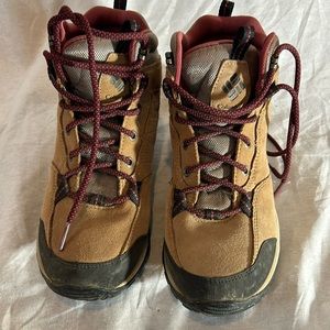 Columbia hiking boots size 8